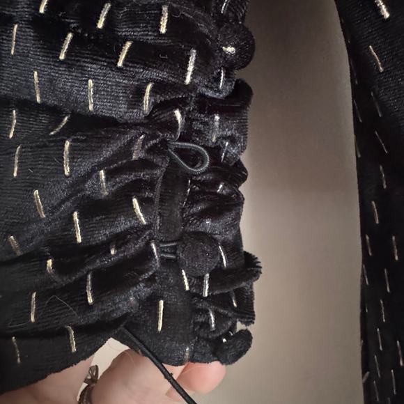 House of Harlow 1960 x Revolve Salima Blouse Black Velvet Gold Long Sleeve Top - Picture 3 of 4